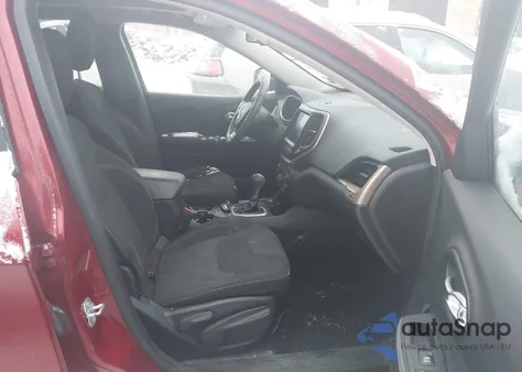 2016 Jeep Cherokee Latitude z USA, uszkodzony, nr VIN 1C4PJMCS6GW105911